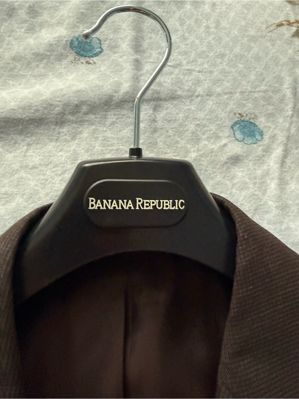 Banana Republic Men's Brown Two-Button Suit Jacket - Picture 3 of 6